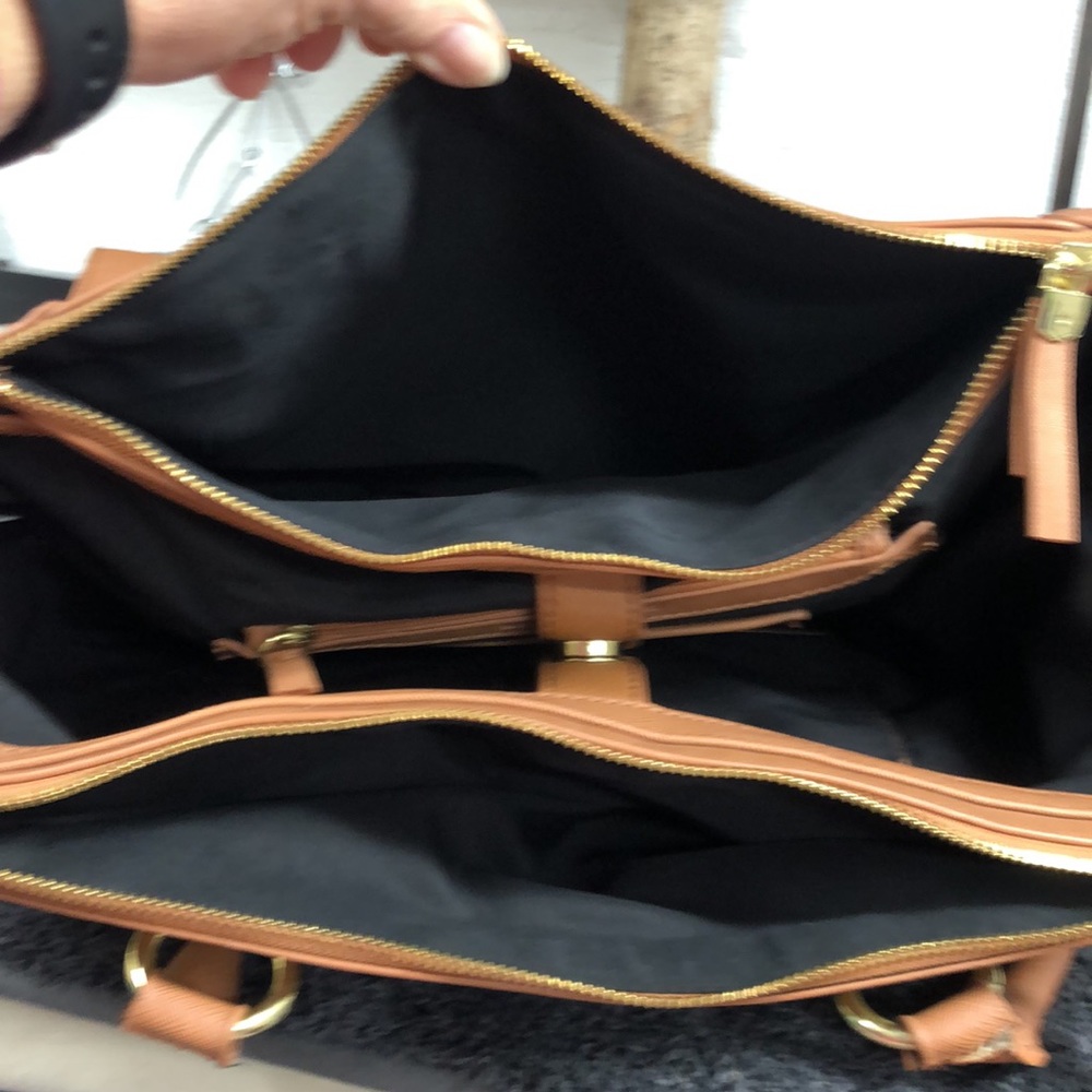Liz Claiborne bag large compartment - Picture 7 of 9